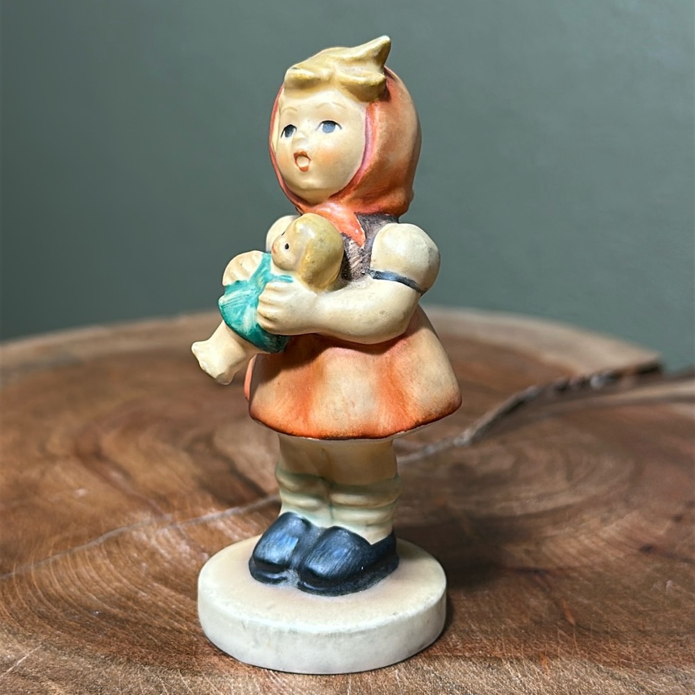 HUMMEL "Girl with Doll" #239 B